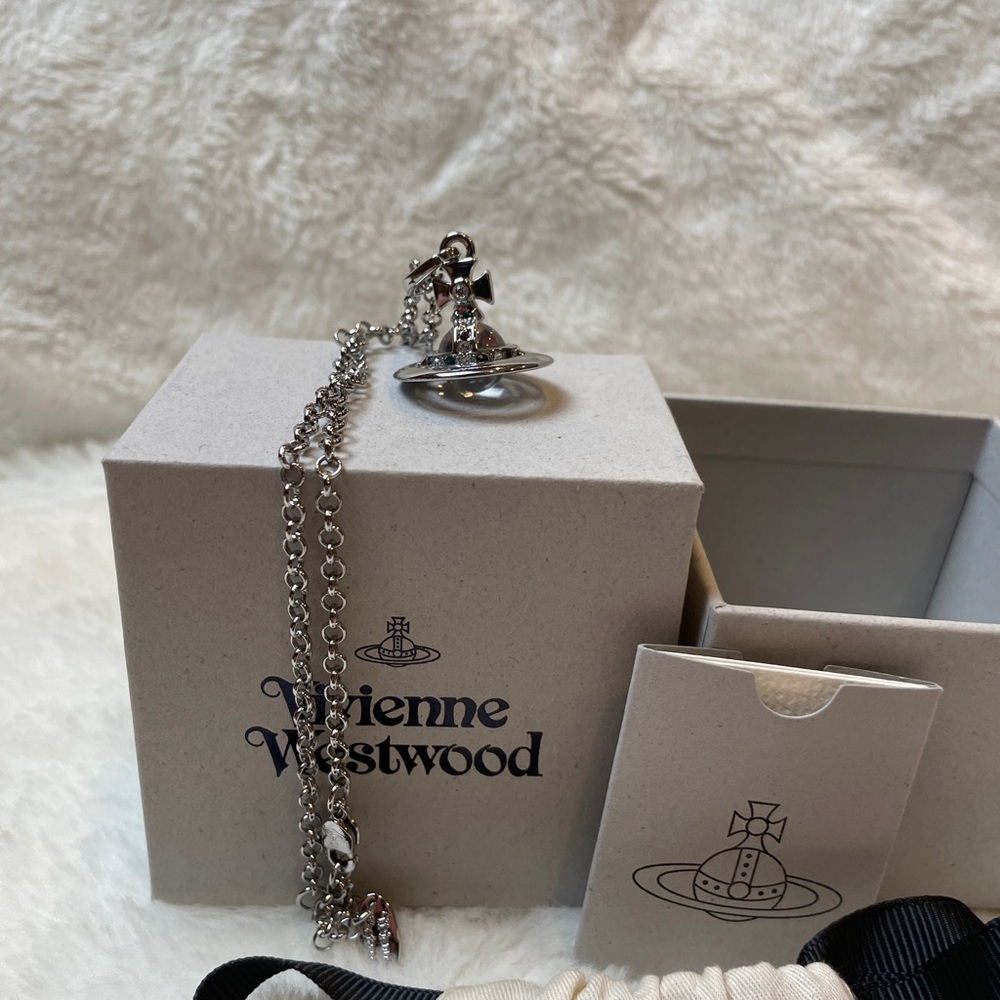 Vivienne Westwood New Tiny Orb Pendant Platinum NEW NEVER USED